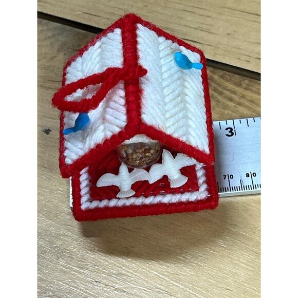 Two Vintage Christmas Ornaments. Crochet Bird Feeders w/ plastic birds.red/white - Picture 4 of 5